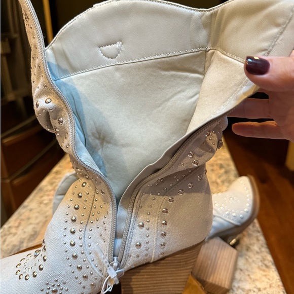Very G Studded Cream  Heeled Boots - NWOT. 9.5 - Picture 10 of 12